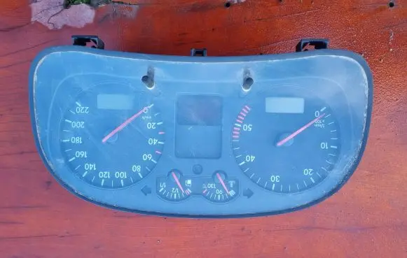 Volkswagen Golf IV Speedometer (instrument cluster) 1j0920826b