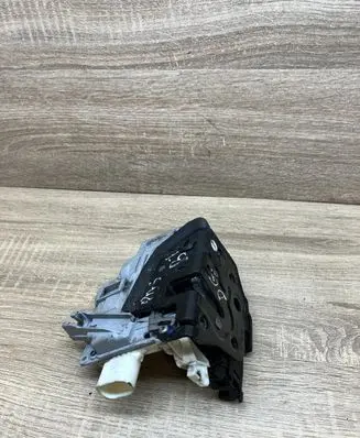Volkswagen PASSAT B6 Rear door lock 3C4839016A