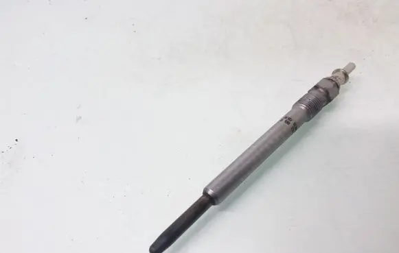 Mercedes-Benz E W210 Glow plug 0100226379