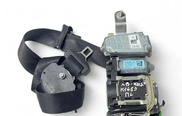 Mercedes-Benz E W212 Front seatbelt 610035800D A07303113