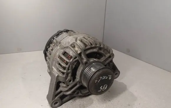 Volkswagen PASSAT B5 Generator/alternator 071903016C 0124325020