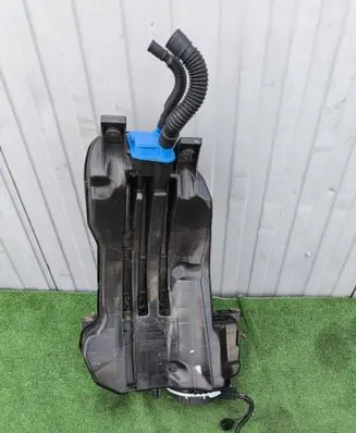 Audi Q7 4M AdBlue liquid reservoir 4M0131878BF