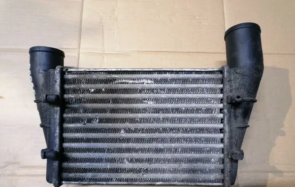 Volkswagen PASSAT B5 Intercooler radiator 058145805A
