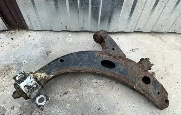 Subaru Forester SF Front lower control arm/wishbone