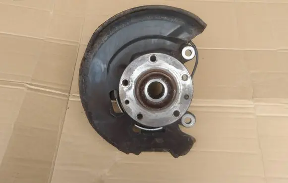 Nissan Qashqai Front wheel hub spindle knuckle