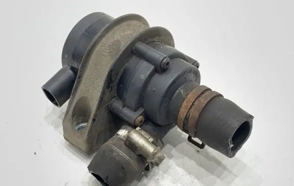 Ford Connect Oil filter mounting bracket 