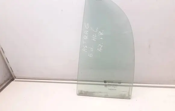 Opel Astra G Rear vent window glass 