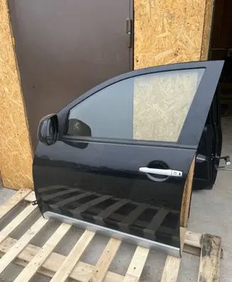Mitsubishi Outlander Front door
