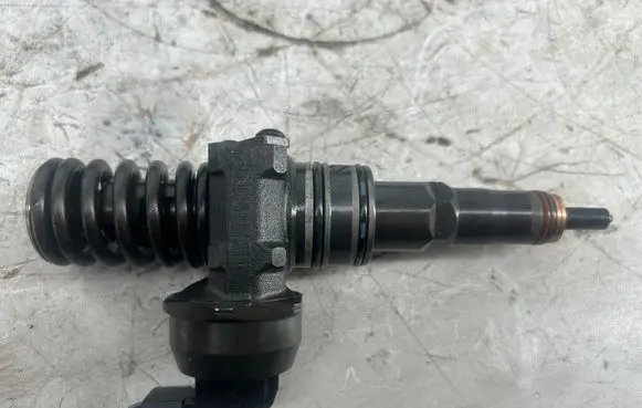 Skoda Superb B6 (3T) Fuel injector 038130073AG 0414720215