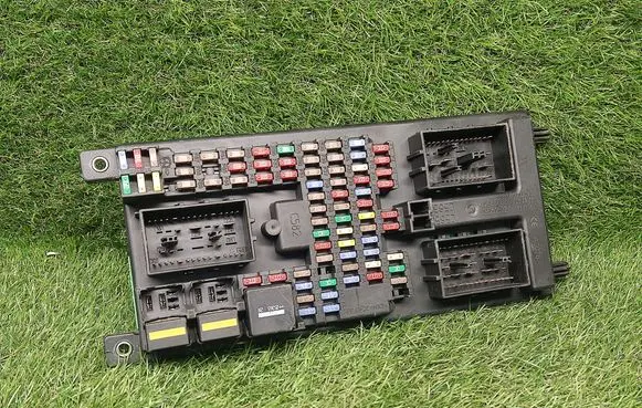 Land Rover Range Rover Sport L320 Power management control unit YQE500300 519051502