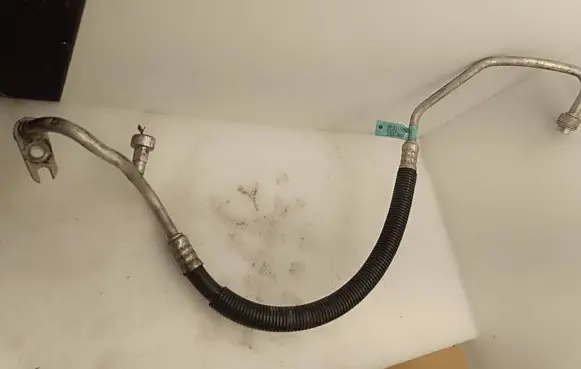 Air conditioning (A/C) pipe/hose