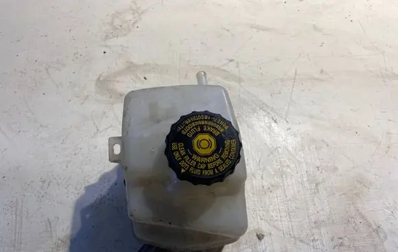 Brake fluid reservoir