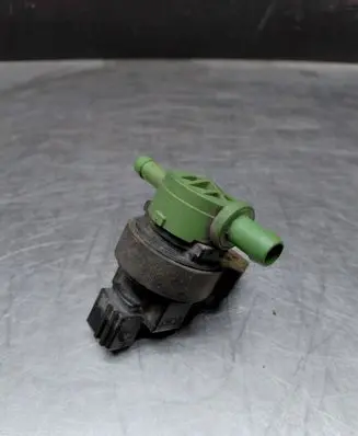 Mercedes-Benz CLK A208 C208 Valve vacuum 0004703293