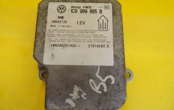 Volkswagen PASSAT B5 Airbag control unit/module 1C0909605B