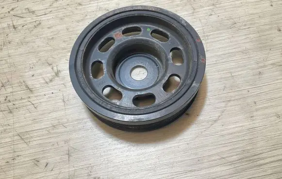 Audi Q3 F3 Crankshaft pulley 04E105243E