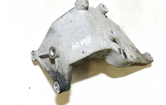 Engine mounting bracket