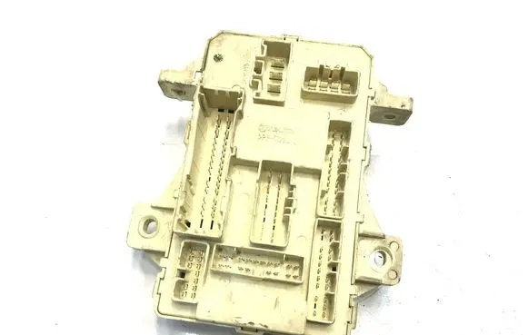 Hyundai i30 Fuse module 919501H5101007621 919501H51010 K2389