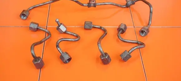 Mercedes-Benz B W246 W242 Fuel injector supply line/pipe 18MB36