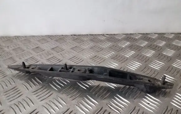 Front bumper mounting bracket