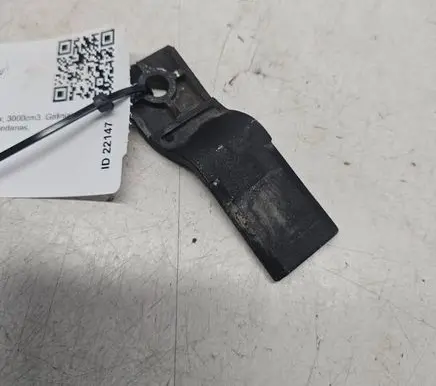 Jaguar XF X250 Radiator mount bracket 