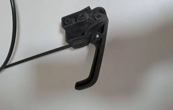 Mercedes-Benz Sprinter W906 Engine bonnet/hood lock release cable 9068800059