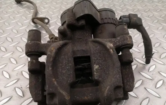 Subaru Outback (BS) Rear brake caliper EB1 26620AL030