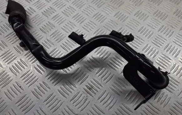 Volkswagen PASSAT B5.5 Engine coolant pipe/hose 038121071F