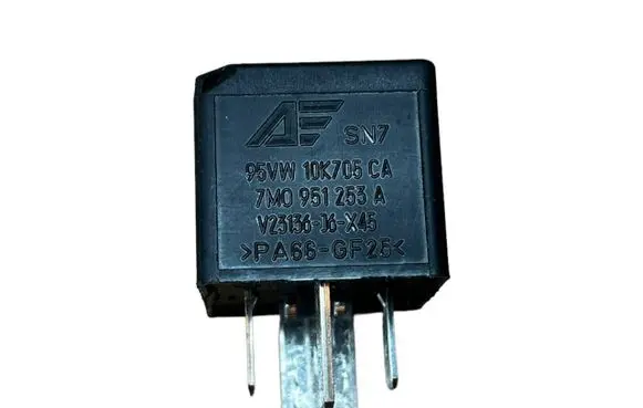 Skoda Octavia Mk1 (1U) Other relay 7M0951253A V23136J6X45 95VW10K705CA