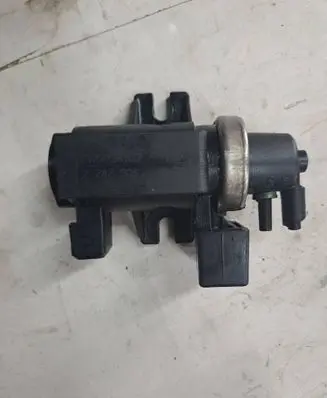 BMW 5 E39 Turbo solenoid valve 2247906