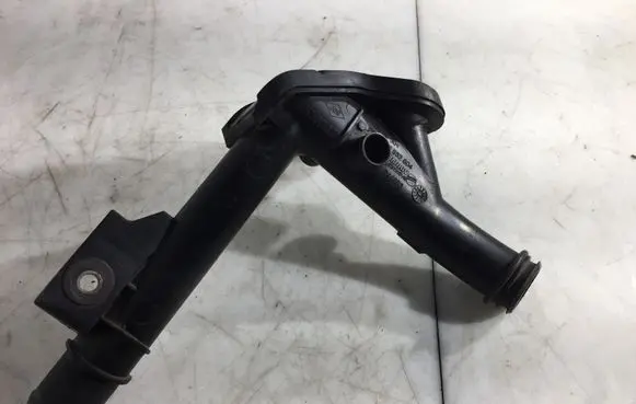 Nissan Juke I F15 Engine coolant pipe/hose 8200552604