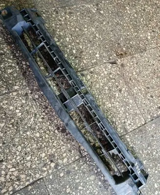 Nissan Primastar Front bumper upper radiator grill 620300102R