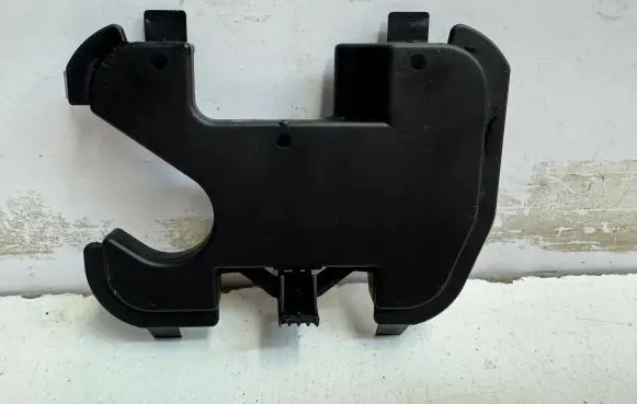 Peugeot 5008 II Other engine bay part 9803453980