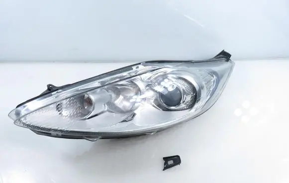 Ford Fiesta Headlight/headlamp 8A6113W030CH