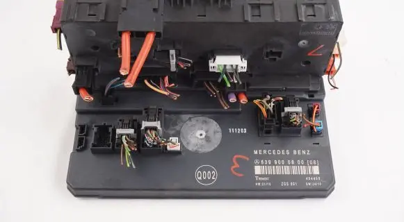 Mercedes-Benz Vito Viano W639 Fuse module 6399000800 A6395450801