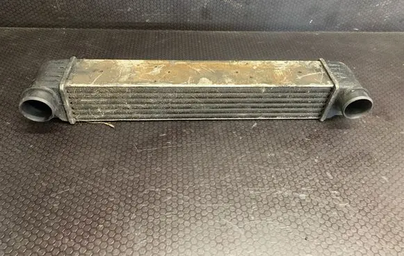 BMW 5 E39 Intercooler radiator 17512247359
