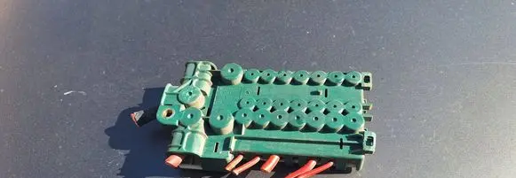 BMW 5 E39 Fuse module 61138370640