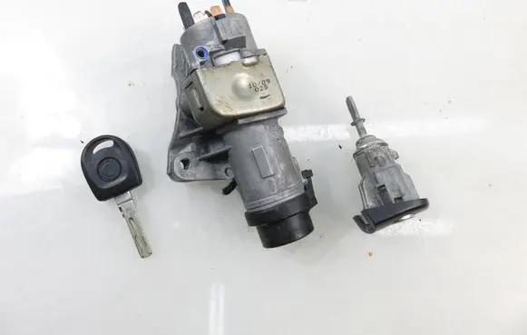 Volkswagen Polo IV 9N3 Ignition lock 4B0905851Q