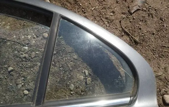 Mitsubishi Lancer X Rear vent window glass as2