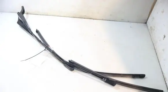 Peugeot 208 Front wiper blade arm