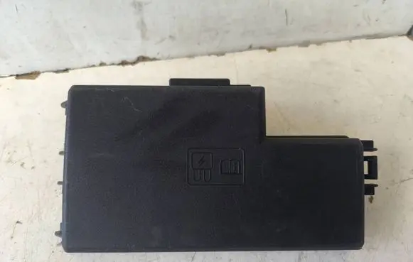 Ford Mustang VI Fuse box cover 