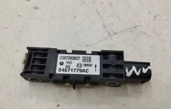 Chrysler 300 - 300C Airbag deployment crash/impact sensor 04671779AC 280507 2387203627