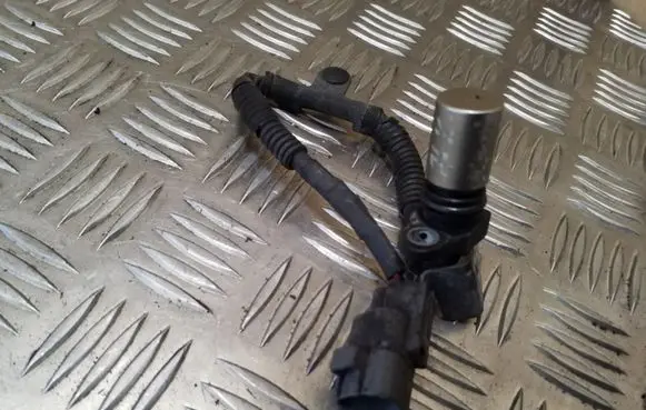 Toyota Avensis T270 Crankshaft position sensor 9091905069 0296001471