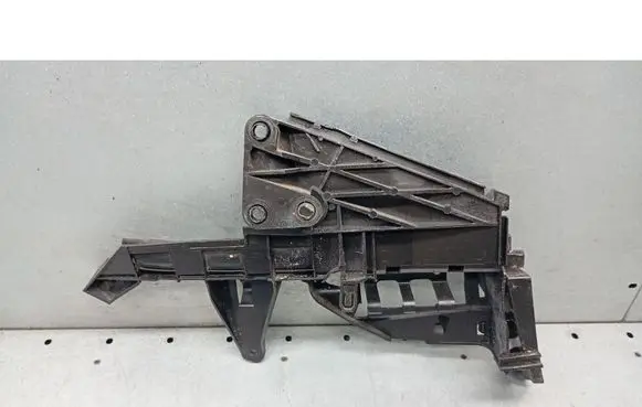 Ford Focus C-MAX Fender mounting bracket