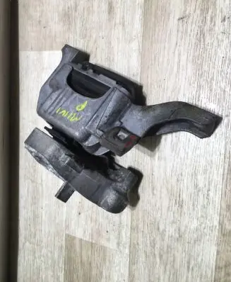 Mini One - Cooper Coupe R56 Engine mount bracket