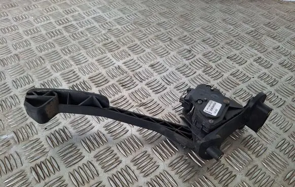 Volvo V70 Accelerator throttle pedal 30636004