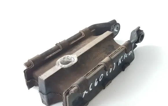 Volvo XC60 Engine mount bracket 8G9N6P082BA