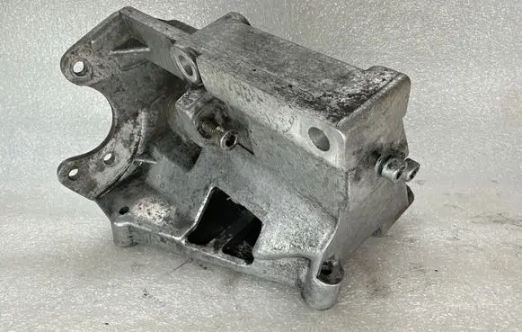 Audi A8 S8 D2 4D A/C compressor mount bracket 057260885