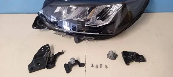 Peugeot 2008 II Headlight/headlamp 73312209