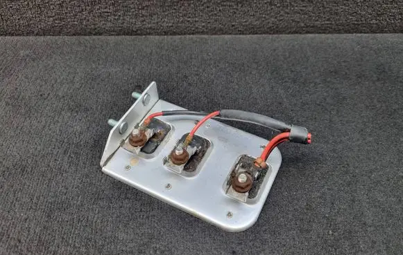 Audi A4 S4 B5 8D Coolant fan relay 8D0959493A