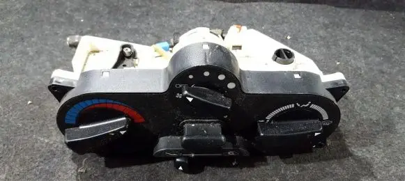 Mitsubishi Carisma Climate control unit